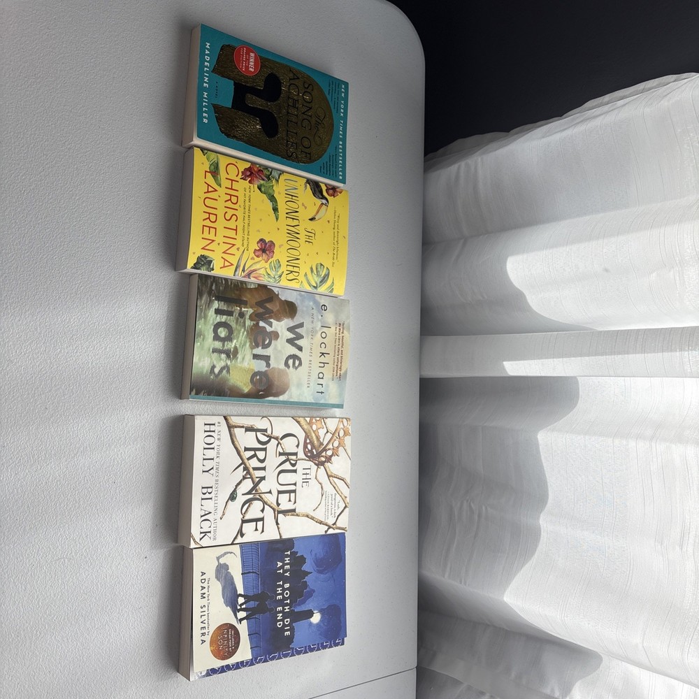 The Song Of Achilles, The Unhoneymooners, We Were Liars, +2 More. Lot Of 5