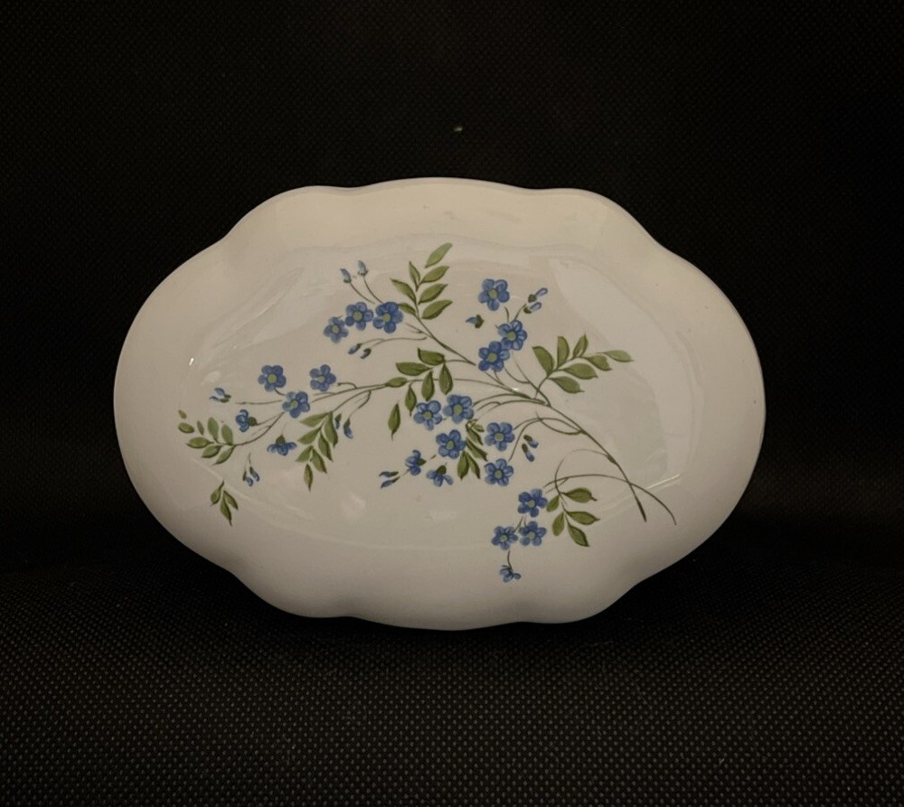 (177) Forget Me Knot White Lidded Hinged Trinket Dish Blu Gen Whi