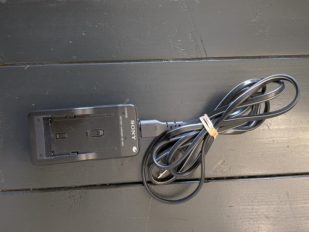 Genuine Sony BC-V615 Battery Charger for Sony NP-F Series Batteries OEM Preowned