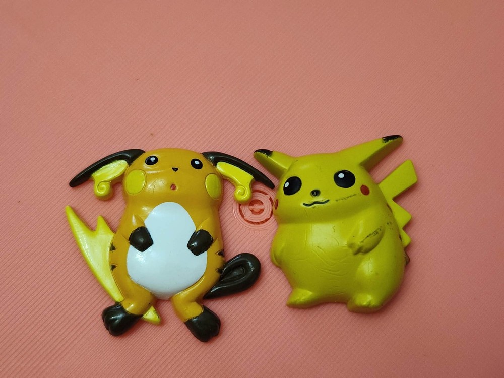 Pokemon 90s Japan Collectible Vintage Bandai Gachapon Magnet Pikachu Raichu LotA
