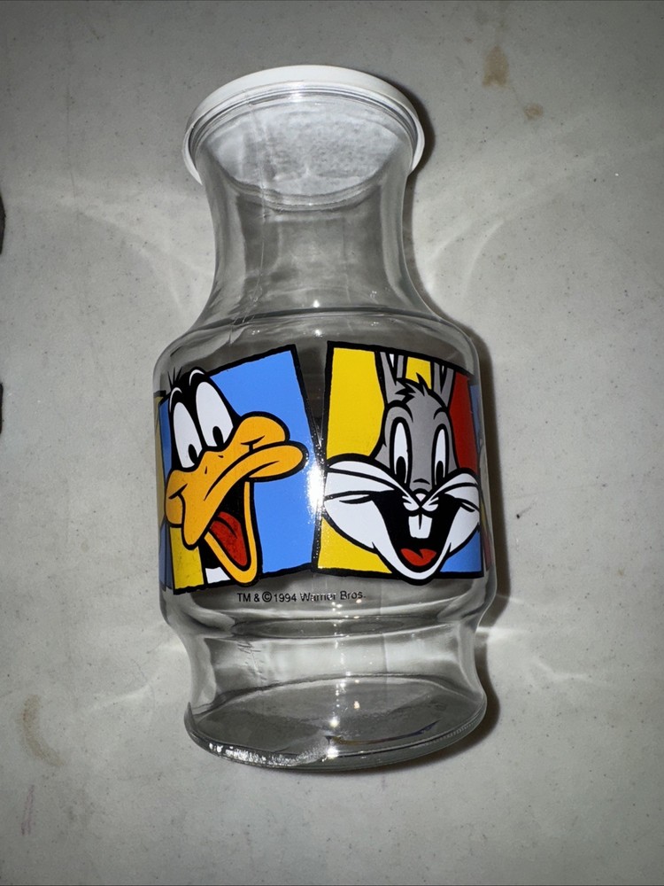 Vintage Looney Tunes 1994 Warner Bros Juice Pitcher Decanter Bugs Bunny Daffy