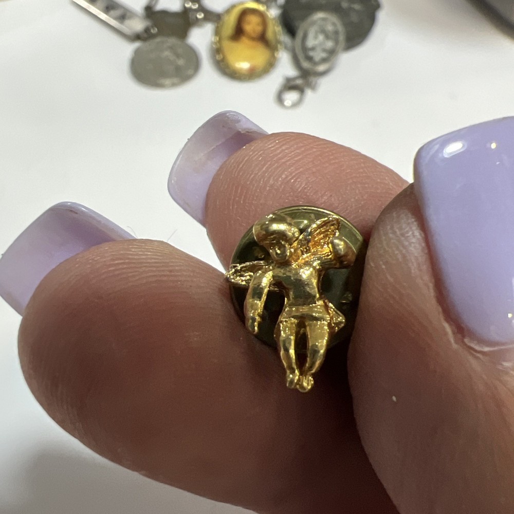 Cherub Guardian Angel Gold Tone Vintage Lapel Pin