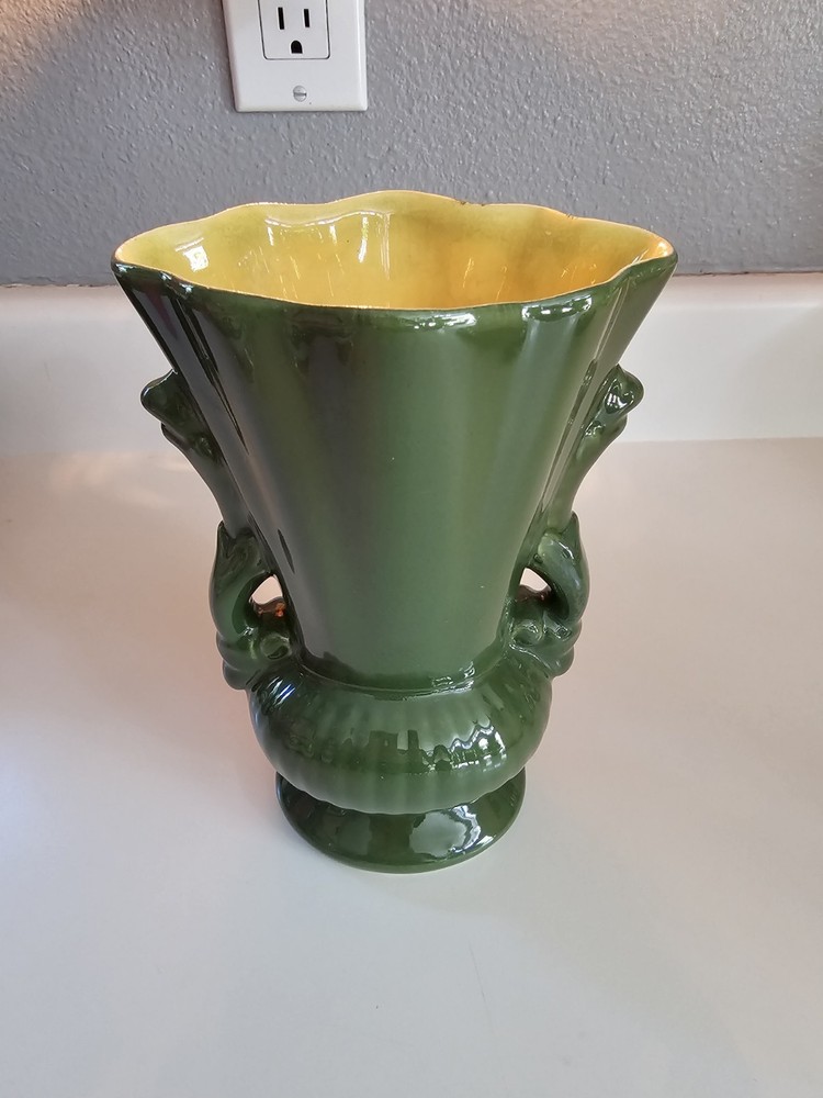 VINTAGE RED WING POTTERY GREEN VASE Collectable See Discription