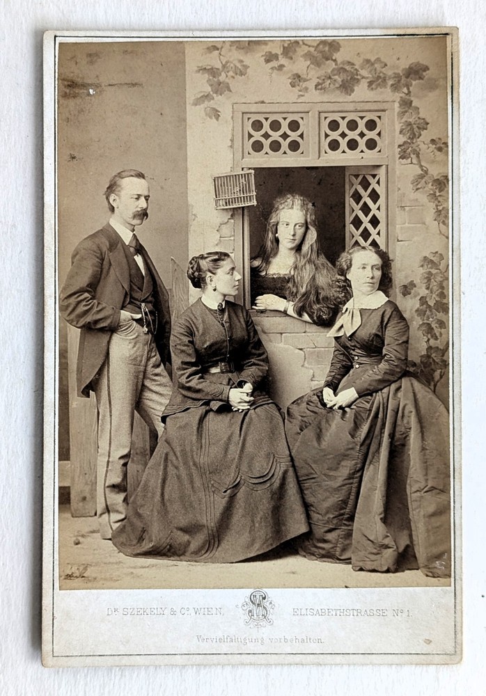 Howe Family Of Cleveland - Photo Taken In Vienna 1870 - George W. Howe & 3 Women