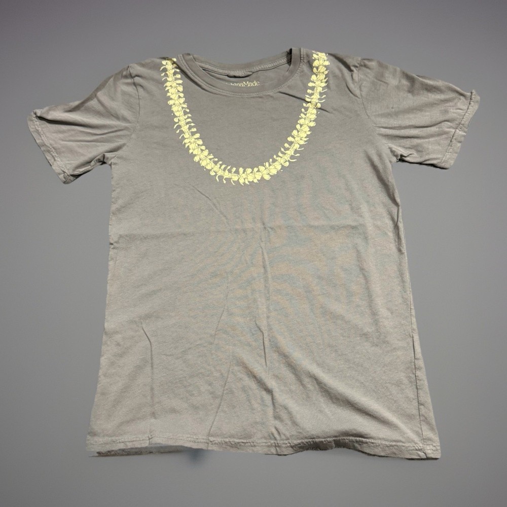 MAHINA MADE  2024 Hawai’i Lei Grey Short Sleeve T-shirt Size 10