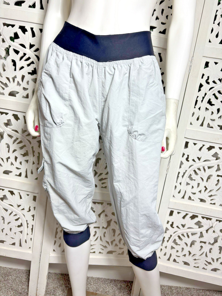NWT Zumba Fitness Women's Ultimate Capri Cargo Dance Pants Smoke Gray Size XL