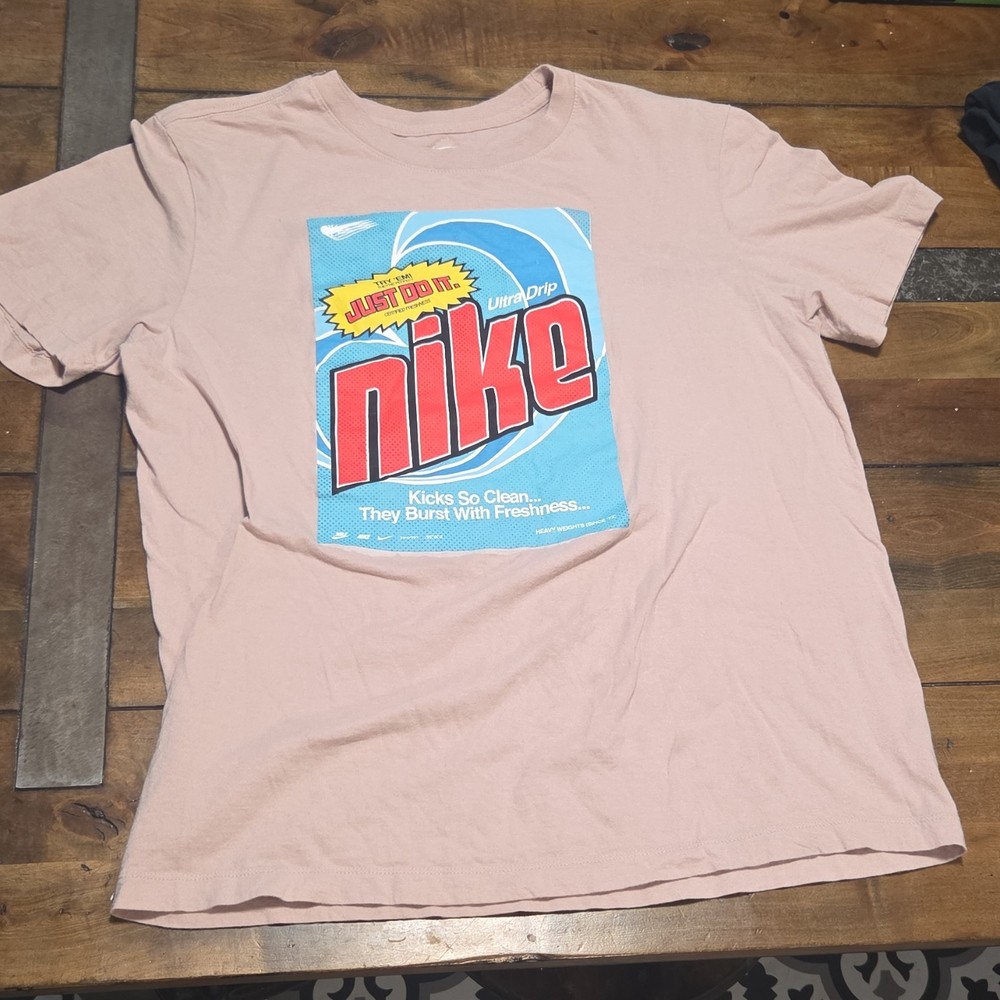 Nike The Nike Tee UltraDrip Graphic Print T-Shirt - Pink - Men's M