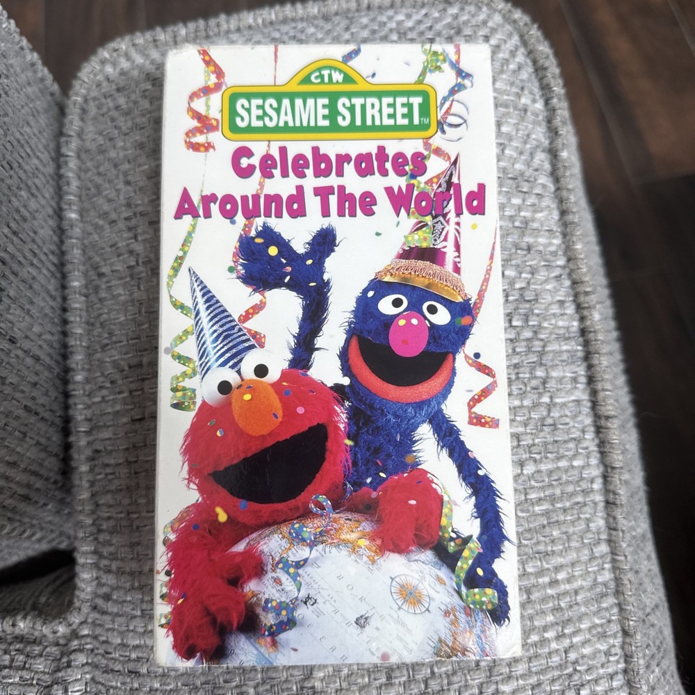 Sesame Street - Celebrates Around The World - VHS - 1994 Original RARE