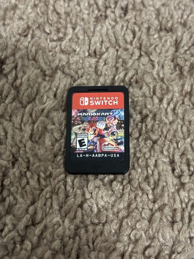 Mario Kart 8 Deluxe - Nintendo Switch (CARTRIDGE ONLY)