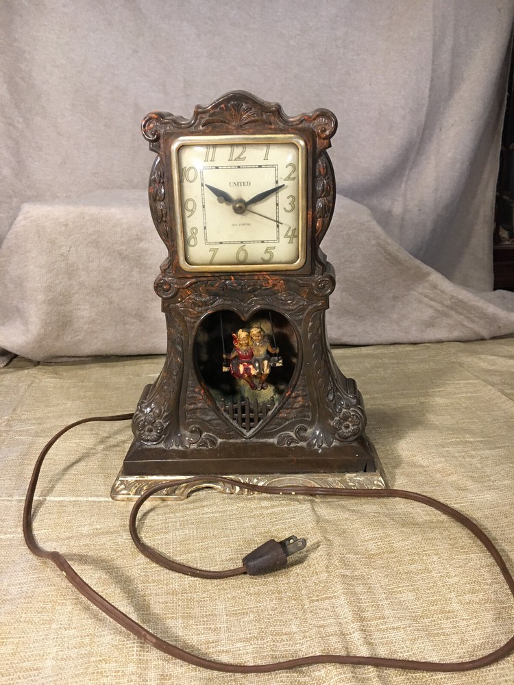 VINTAGE 1950's UNITED Kids swinging motion CLOCK with LIGHT