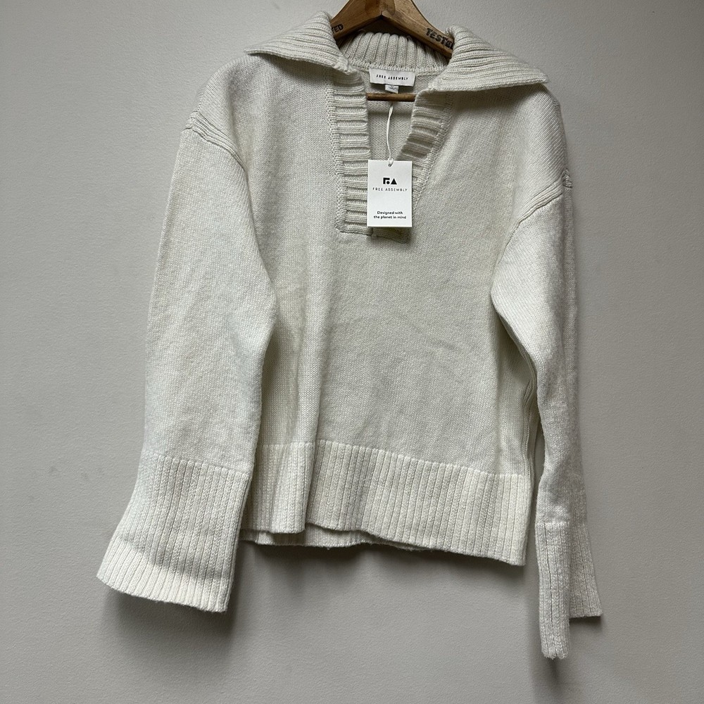 Free Assembly Womens Medium M Wide Collar Sweater Long Sleeved New NWT