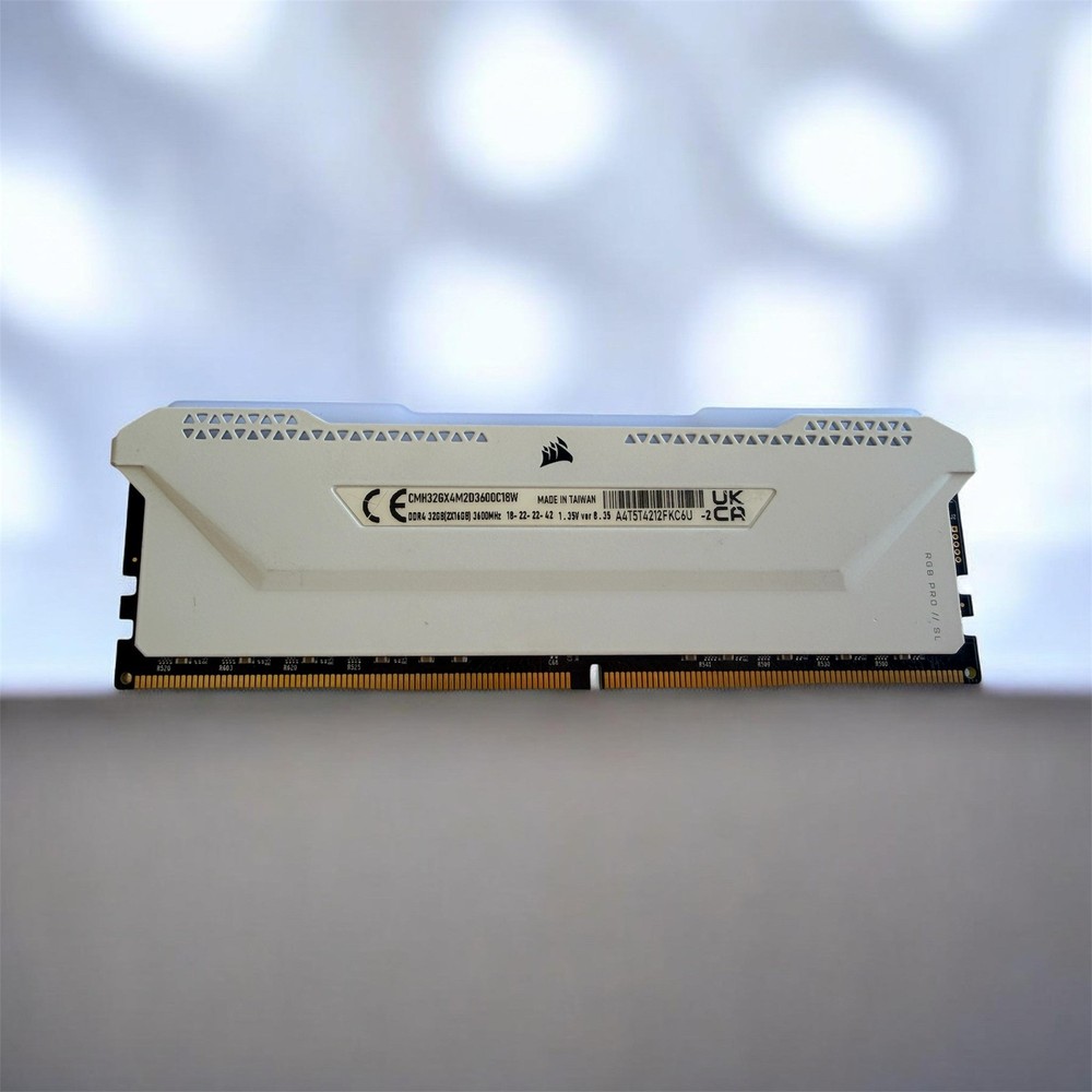 Corsair (16GB) DDR4 3600MHz Vengeance RGB PC4-28800 Desktop CMH326X4M2D3600C18W
