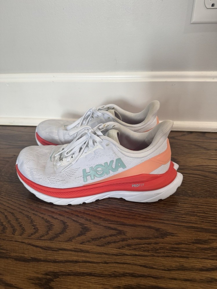 HOKA Mach 5, Women’s Sz 7, White With Coral Orange