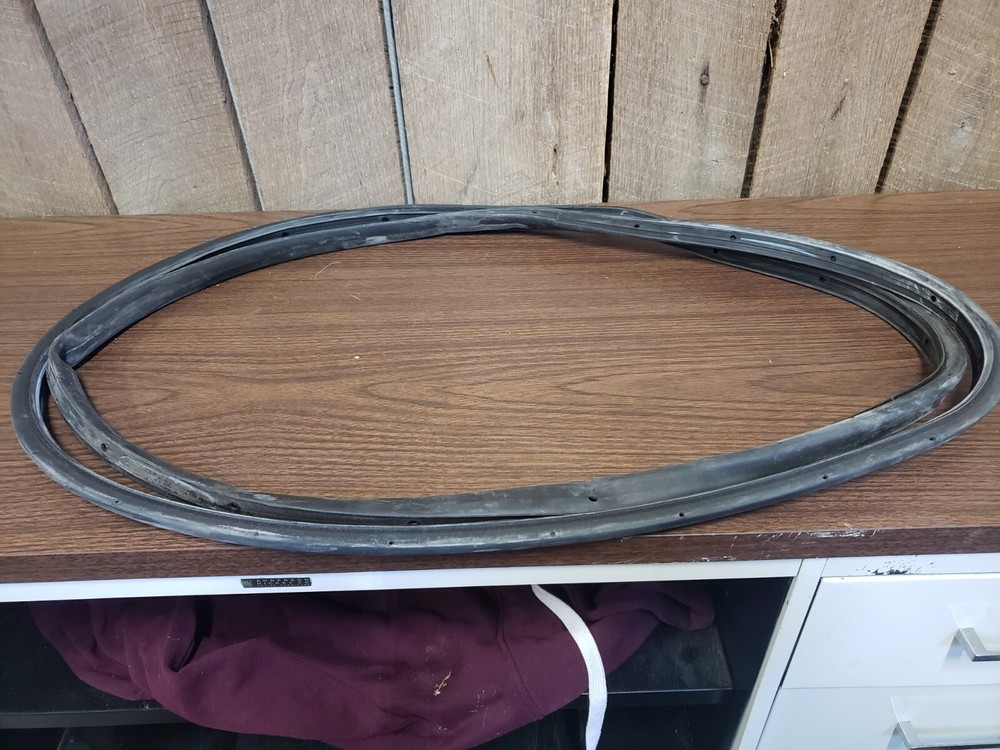 2013-2016 Ford Fusion Front Right Door Window Weatherstrip Molding Replacement