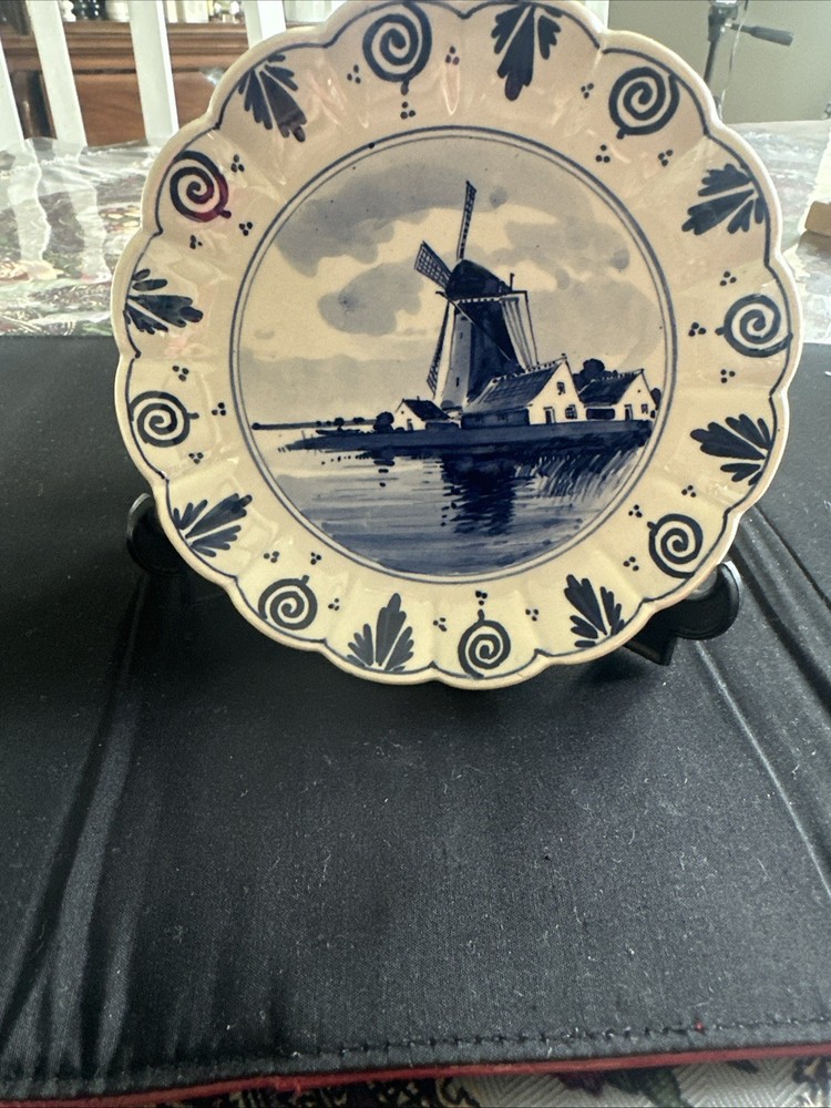 VTG Dutch Delft Blue hanging plate hand-painted windmill scene Holland.