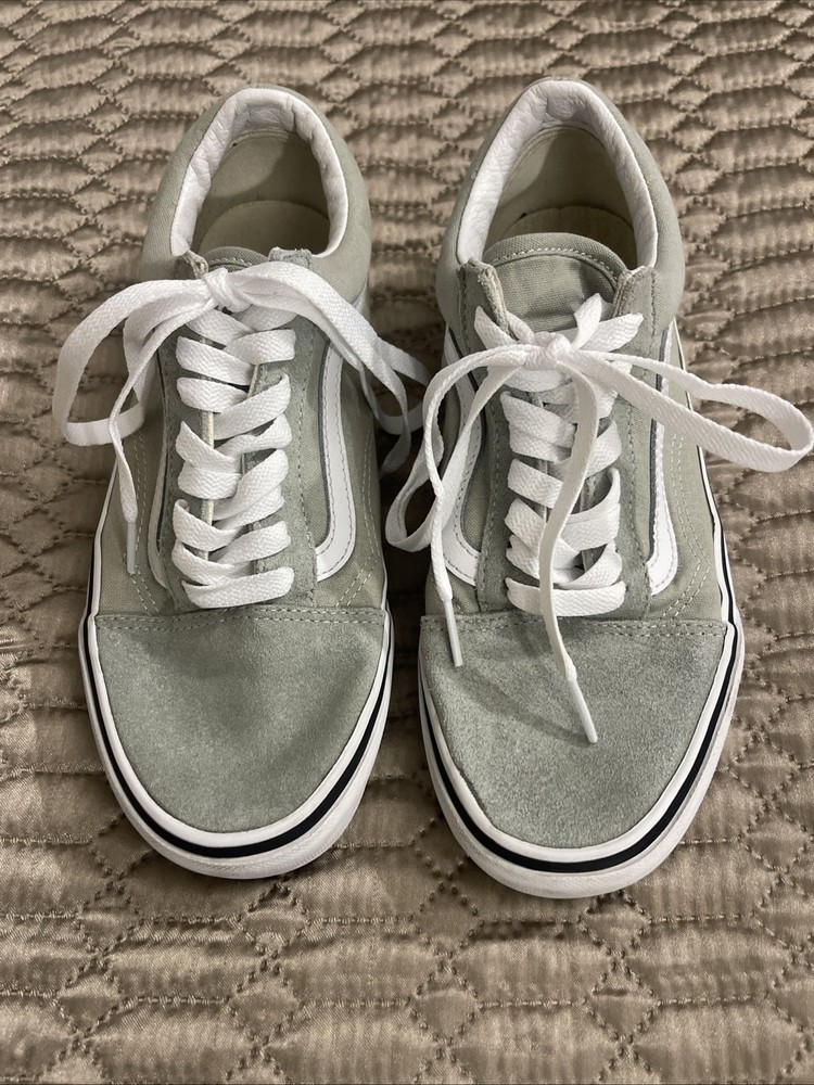 VANS Off the Wall Athletic Shoes.  M6.5/w8 Light Green Canvas/Suede.  Great Cond