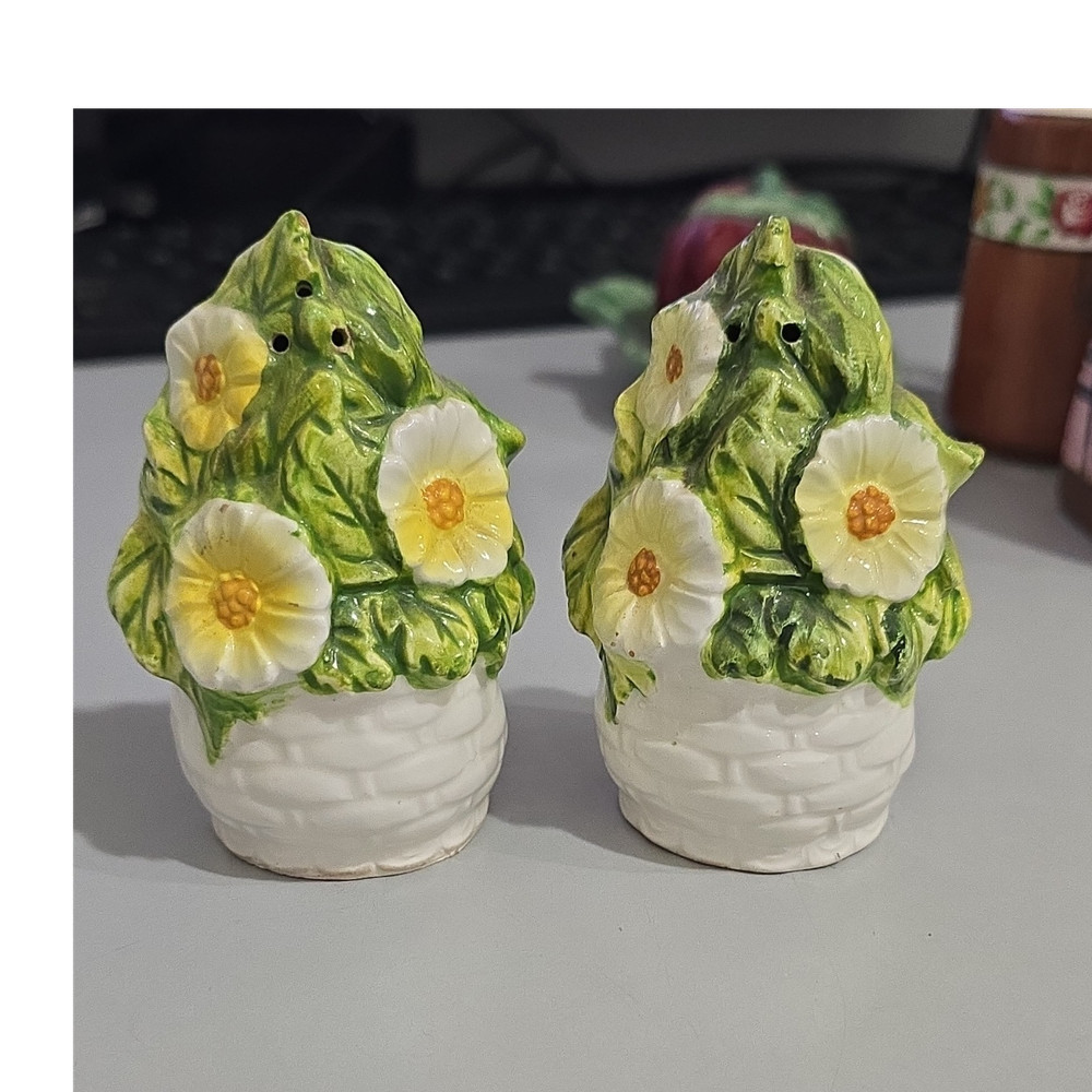Ceramic Floral Novelty White Green Yellow Salt & Pepper Shaker Set