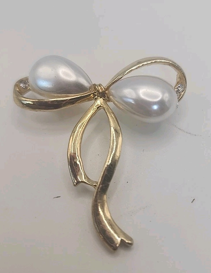 Vintage Gold Tone Bow Brooch W/Faux Pearls & Rhinestone Accents 2