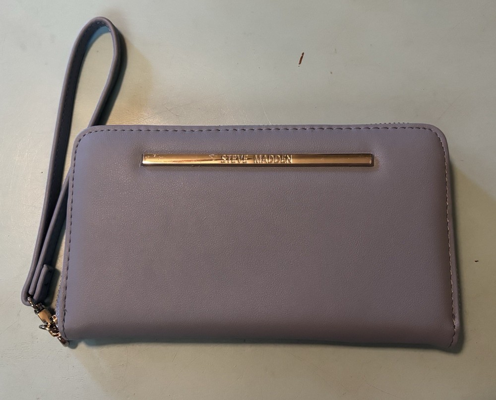 Brand New Blue Steve Madden Wristlet Wallet With Internal Pockets