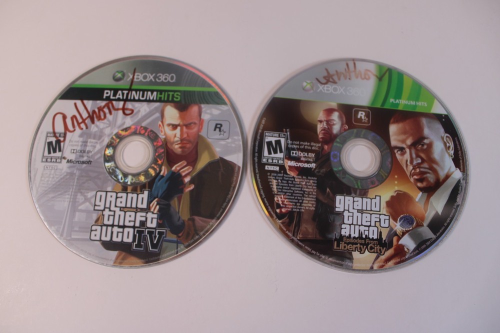 Grand Theft Auto IV + Episodes from Liberty City (Microsoft Xbox 360) game discs