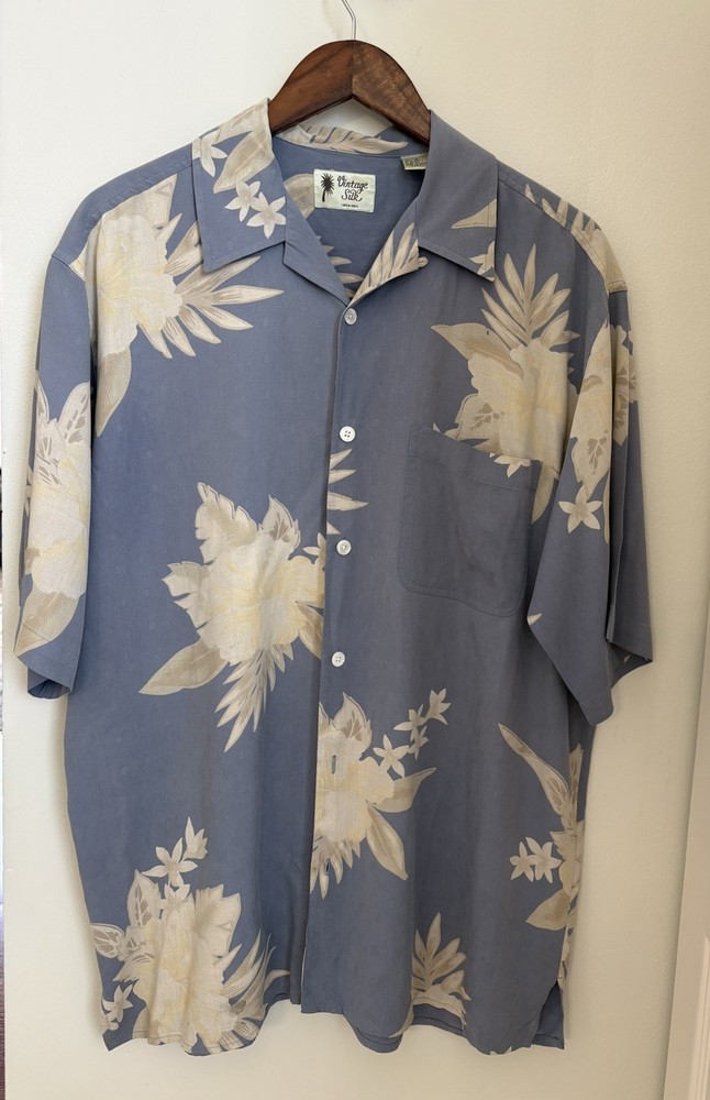 Vintage Silk Men’s L Button Up 100% Silk Blue Tropical Hawaii Short Sleeve Shirt