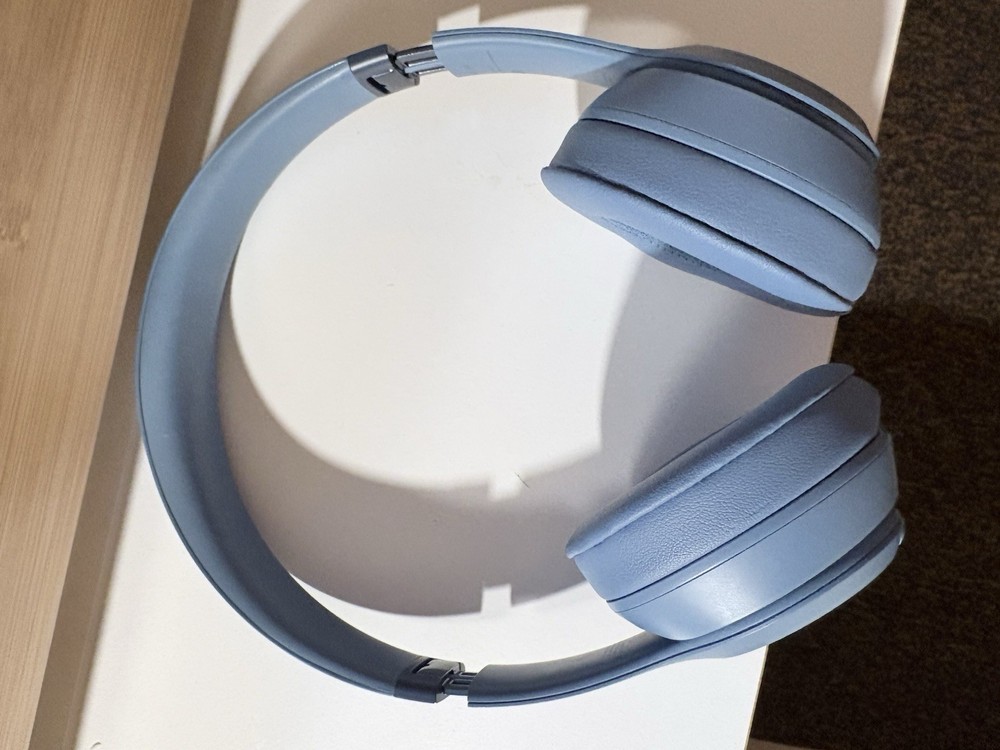 Beats Solo 4 Over Ear Wireless Headphones Blue