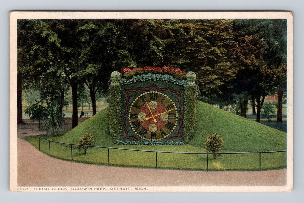 Detroit MI-Michigan, Gladwin Park Floral Clock, Antique Vintage Postcard