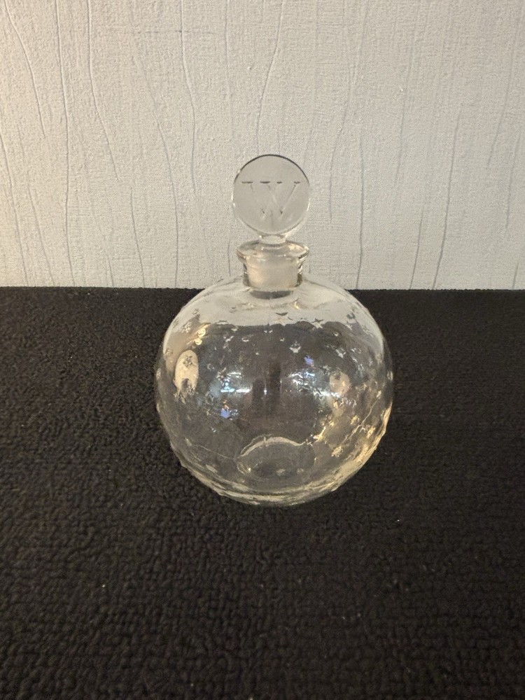 Worth Perfume Bottle White Glass Lalique