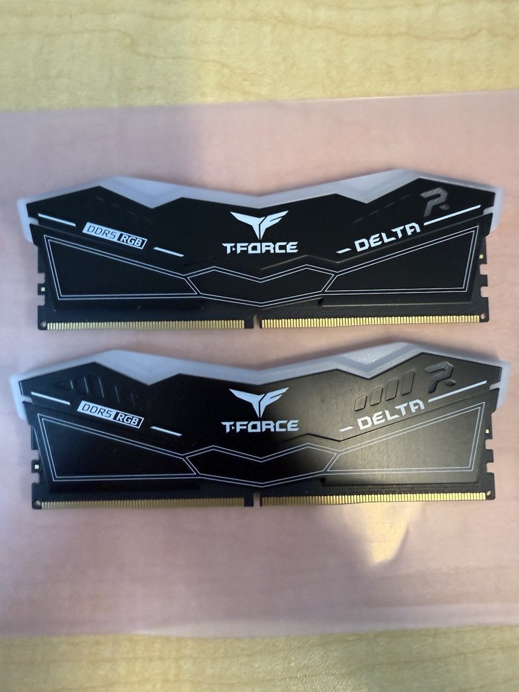 TeamGroup T-Force Delta RGB 32GB (2x16GB) RAM DDR5 6000MHz FF3D516G6000HC38ABK