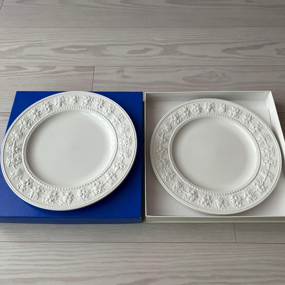 Wedgwood Festivity Plates Set of 2 White Floral Fruit Relief 27cm Condition New