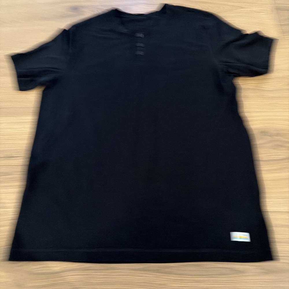 Vuori Henley Shirt Mens Medium Black Ever Short Sleeve Performance Tee Stretch