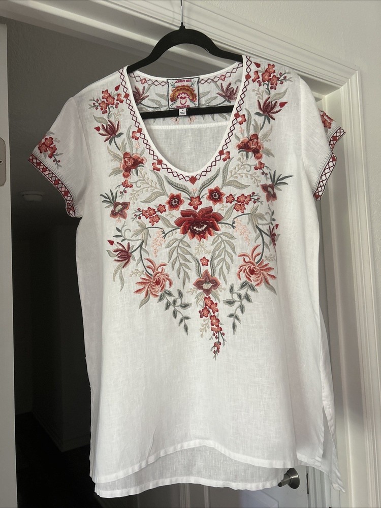 Johnny Was  Medium White Top Linen Short Sleeves embroidery, light.