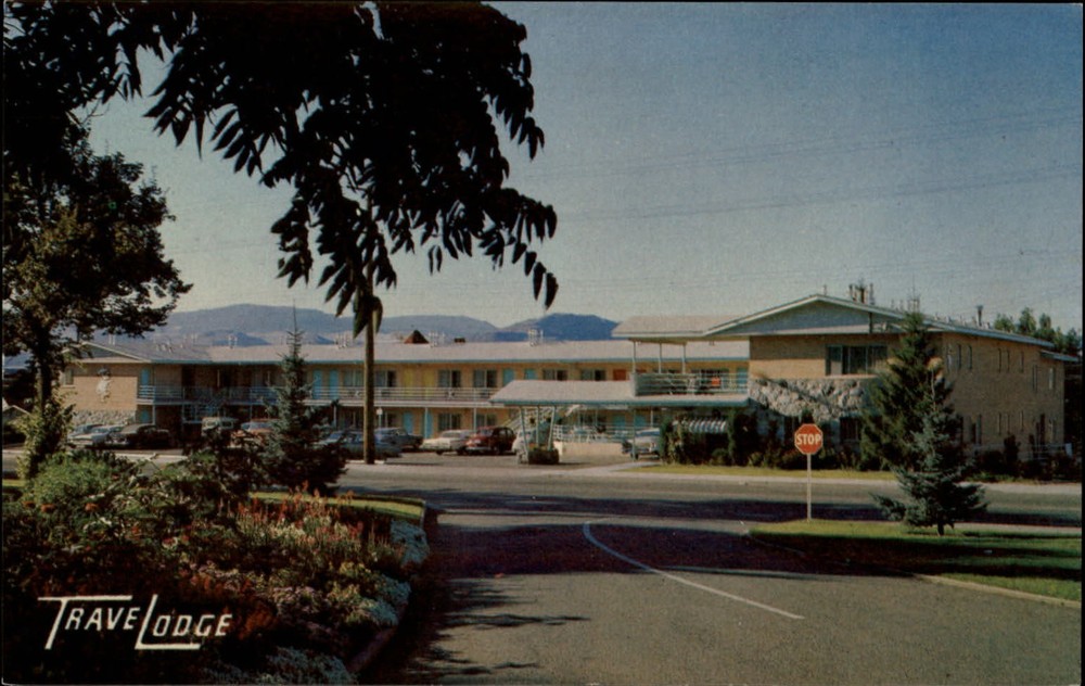 Kamloops British Columbia Canada TraveLodge 1950s cars ~ 1964 postcard sku497