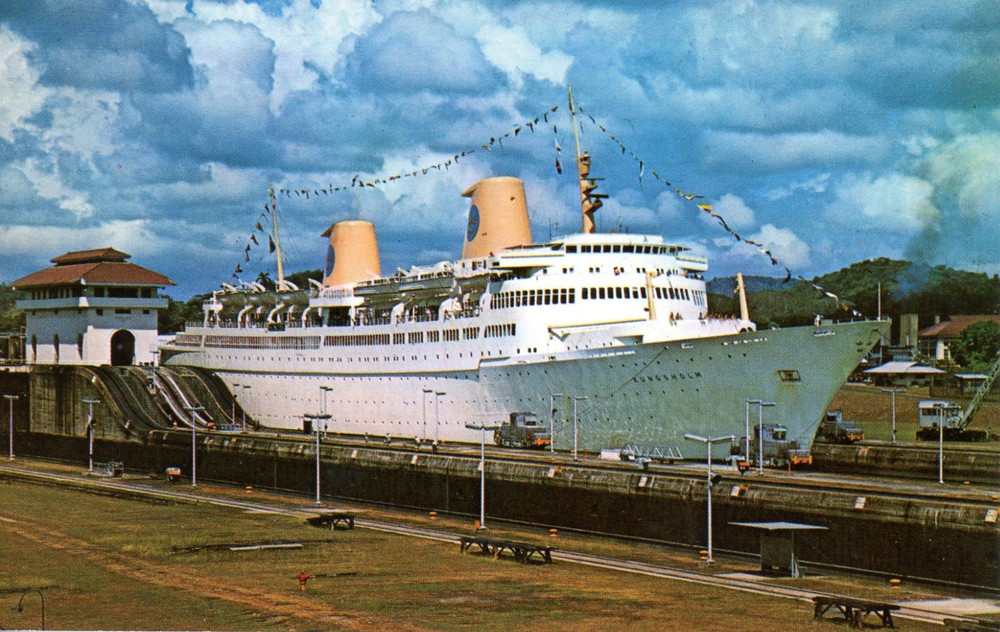 Swedish America Line's KUNGSHOLM of 1966 transiting Panama Canal (Card # 2)