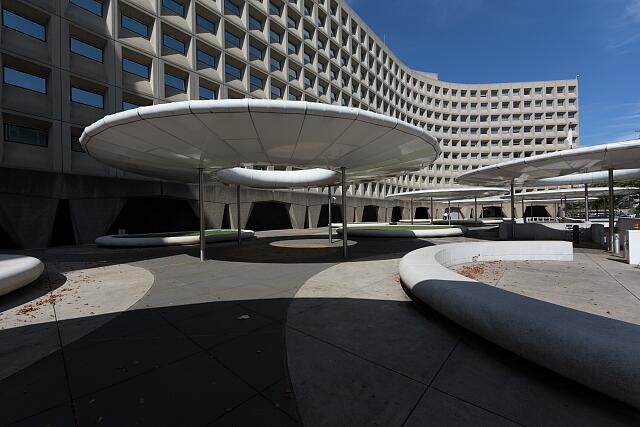 Photo:Washington DC Robert C. Weaver Federal Building 2012 Exterior Plaza