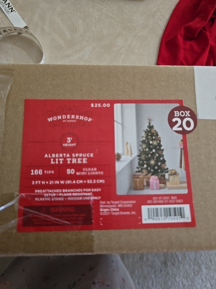 Wondershop Target Alberta Spruce Lit Tree 3 ft H×21 in W (91,4 cm×53,3 cm)