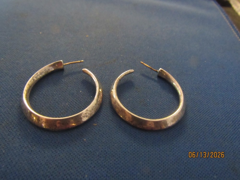 Vintage Sterling Silver Nicely Done Stylized Circle Hoop Pierced Stud Earrings