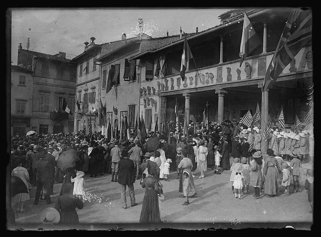 Photo:Italy 1917-1920 Crowd Flags Building Balcony Parade