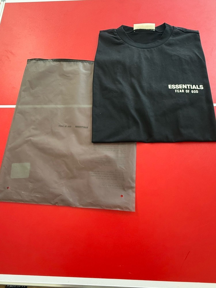 ESSENTIALS Fear of God ESSENTIALS Black Logo Crew Neck Short Sleeve T-Shirt XS