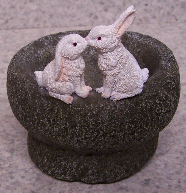 Flower Pot Rabbits for Succulent Tillandsia plant resin planter NEW 4¼” tall
