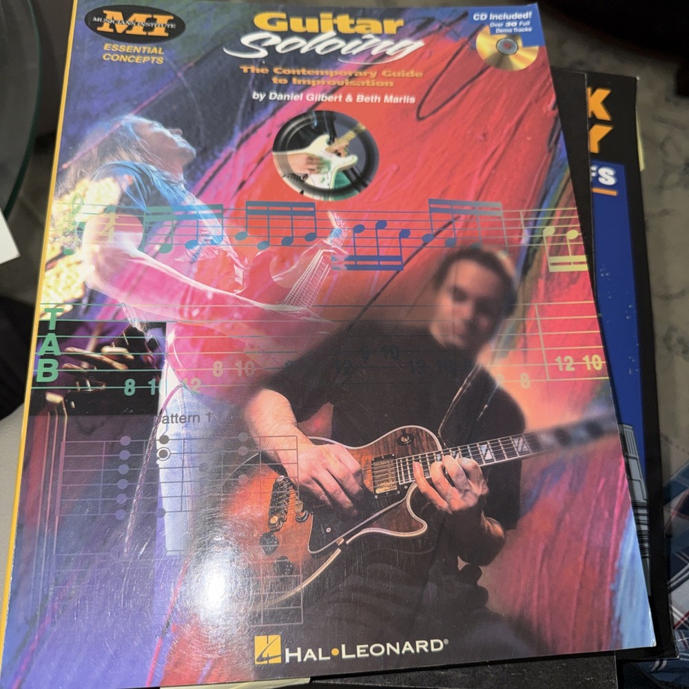 Hal Leonard Guitar Soloing Book/CD