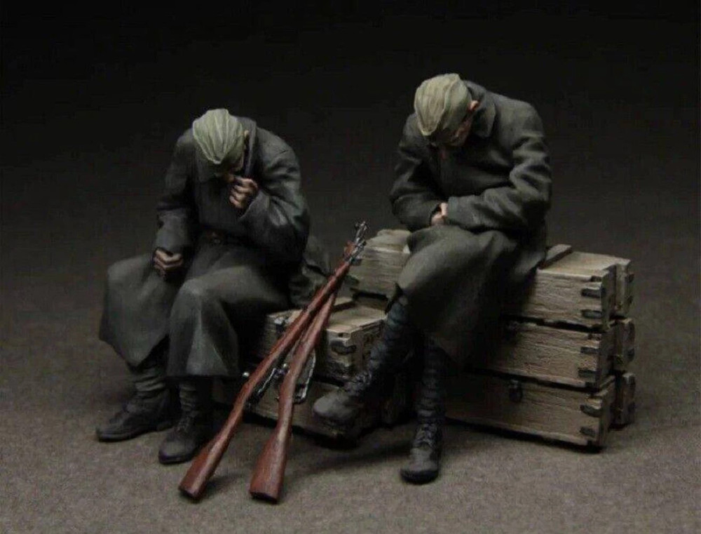 1/35 2pcs Resin Model Kit Soviet Soldiers Infantry WW2 Unpainted