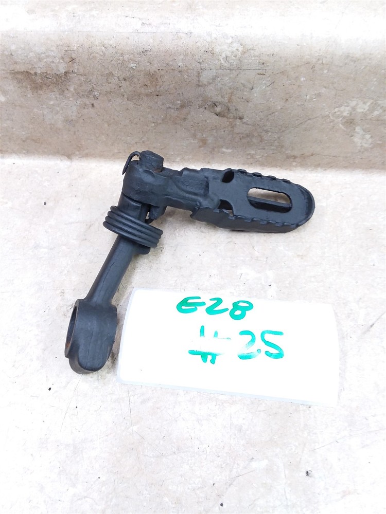 Yamaha 500 TT500 XT500 Right Front Footpeg Mount Bracket 1970s #25 ARP E28