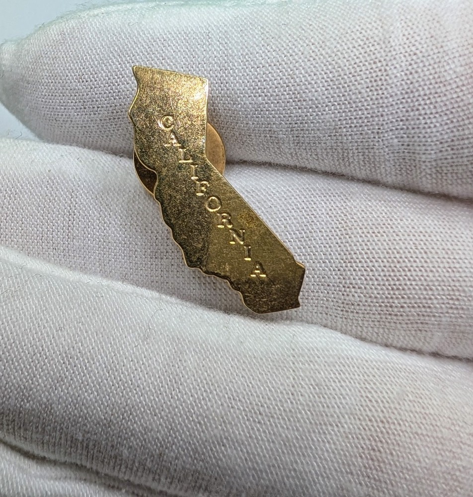 Vintage Gold Tone State of California Shape Souvenir Travel Lapel Pin