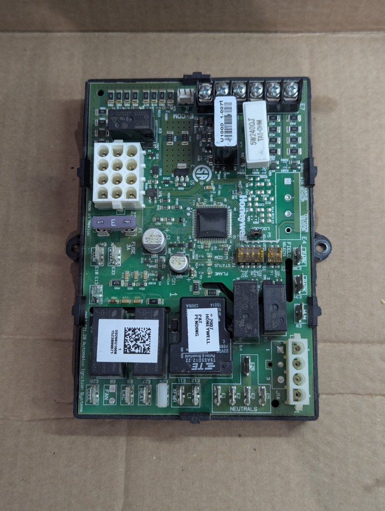 S9200U 1000 Universal Ignition Furnace Control board S9200U1000 Tested
