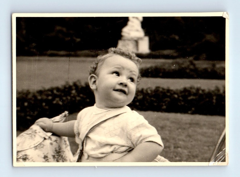 Old Vintage Photo CLOSE UP CANDID PORTRAIT OF TODDLER IN STROLLER PRAM PIC