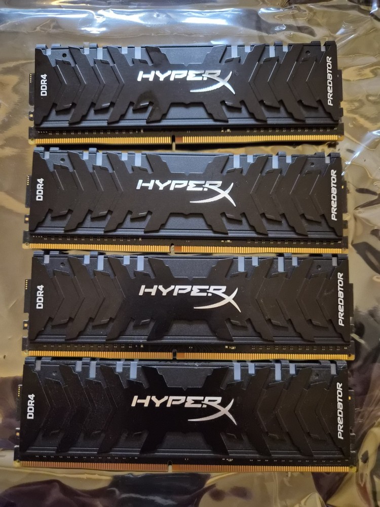 HyperX  DDR4-3200 RGB CL16-18-18 @1.35V 32 GB  (8gb X4) Kit