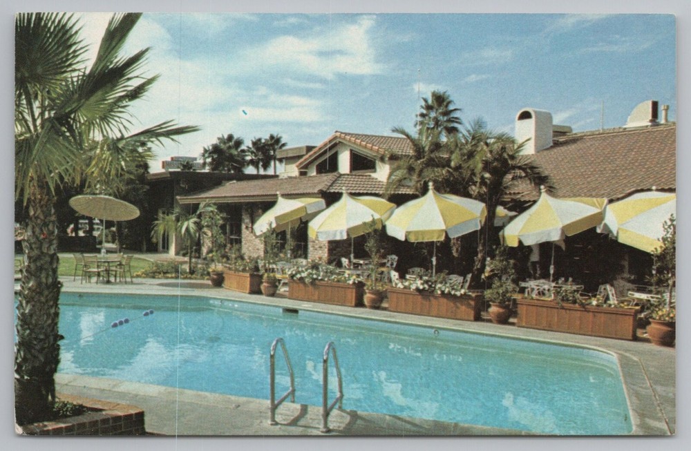 Roadside~San Diego California~Mission Valley Inn Pool~Vintage Postcard
