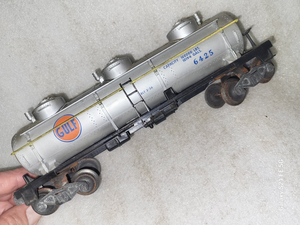 Postwar Lionel Gulf #6425 Tank Car 0 Scale