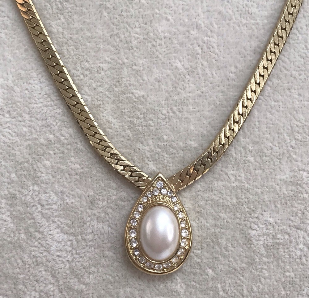Vintage Trifari Pearl Drop Tear-Drop Rain-Drop Gold Tone Rhinestone 17